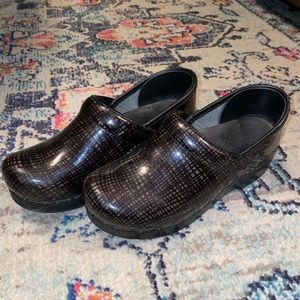 VERY lightly used Danskos